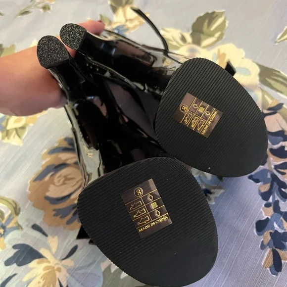 PLEASER
Xtreme-873 - Picture 7 of 13